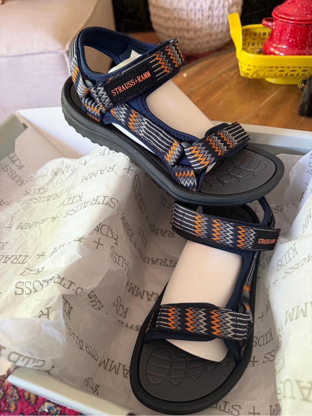 Brand new unisex sandals size 3 kids Strauss and ramm kids.